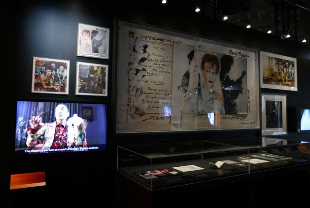 大回顧展「DAVID BOWIE is」