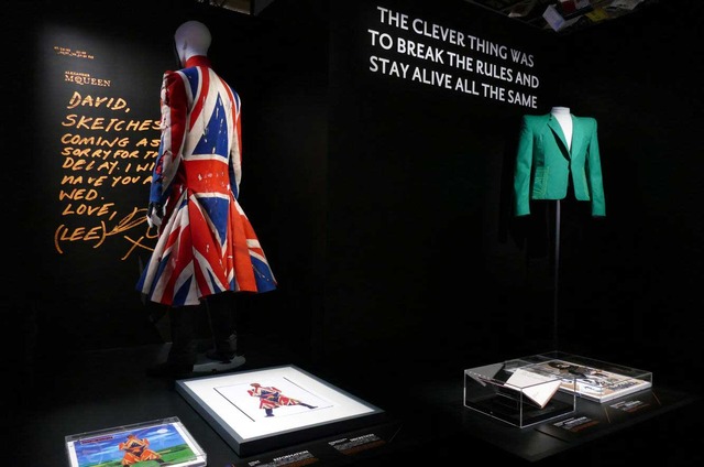 大回顧展「DAVID BOWIE is」