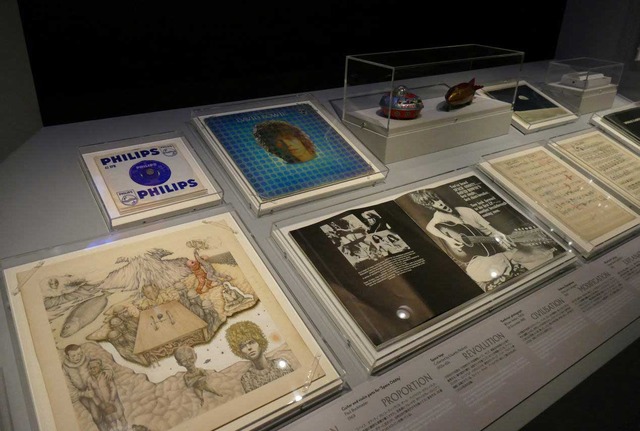 大回顧展「DAVID BOWIE is」
