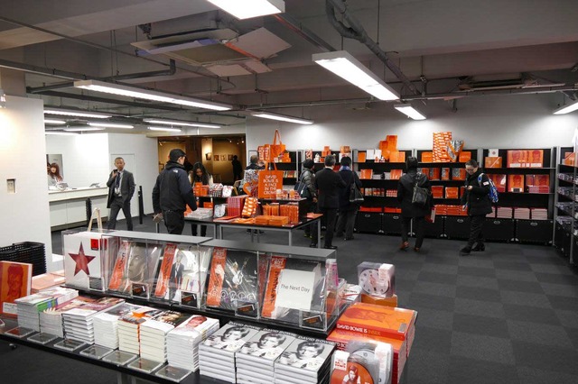 大回顧展「DAVID BOWIE is」