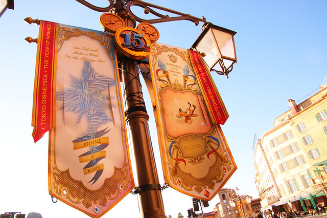 「東京ディズニーシー15周年“ザ・イヤー・オブ・ウィッシュ”」デコレーションがフィナーレ仕様に