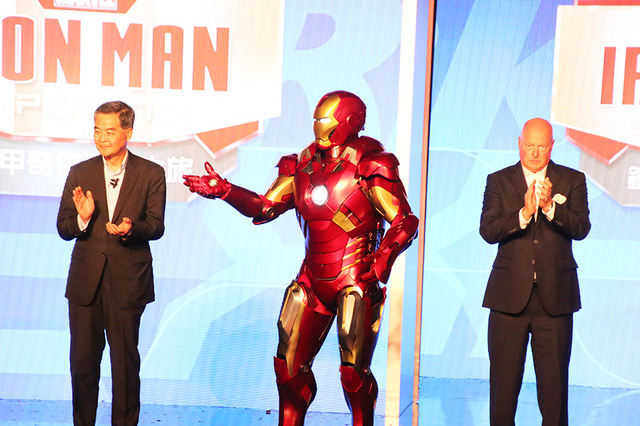 新しいエリア「スターク・エクスポ」のグランドオープニング・セレモニー