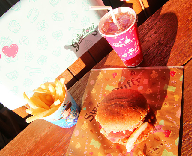 冬のスペシャルイベント「スウィート・ダッフィー」