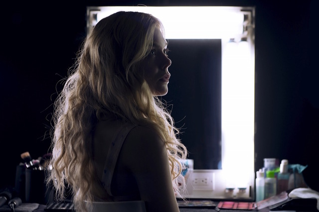 『ネオン・デーモン』　（C）2016, Space Rocket, Gaumont, Wild Bunch