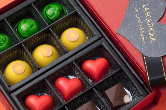 ラ ブティック ドゥ ジョエル・ロブション「ボンボンショコラ」12個入り 6,480円