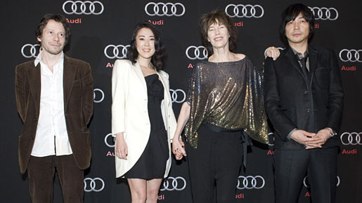 「Audi Forum Tokyo」にて（左から）マチュー・アマルリック、寺島しのぶ、ジェーン・バーキン、大森南朋