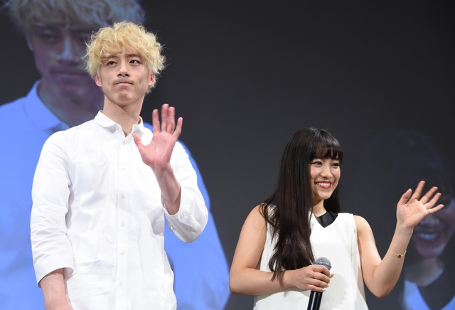 坂口健太郎、miwa／映画『君と100回目の恋』公開直前ライブイベント