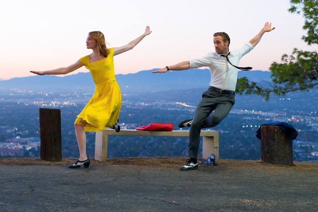 『ラ・ラ・ランド』場面写真A（C）2017 Summit Entertainment, LLC. All Rights Reserved.Photo credit:  EW0001: Sebastian (Ryan Gosling) and Mia (Emma Stone) in LA LA LAND.Photo courtesy of Lionsgate.