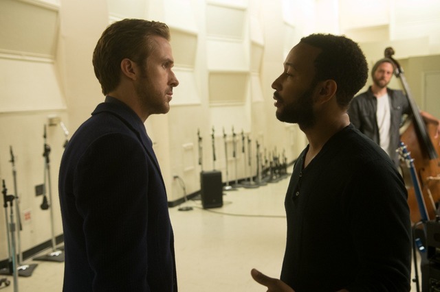 『ラ・ラ・ランド』（C）2017 Summit Entertainment, LLC. All Rights Reserved. Photo credit: EW0001: Sebastian (Ryan Gosling) and Mia (Emma Stone) in LA LA LAND. Photo courtesy of Lionsgate.