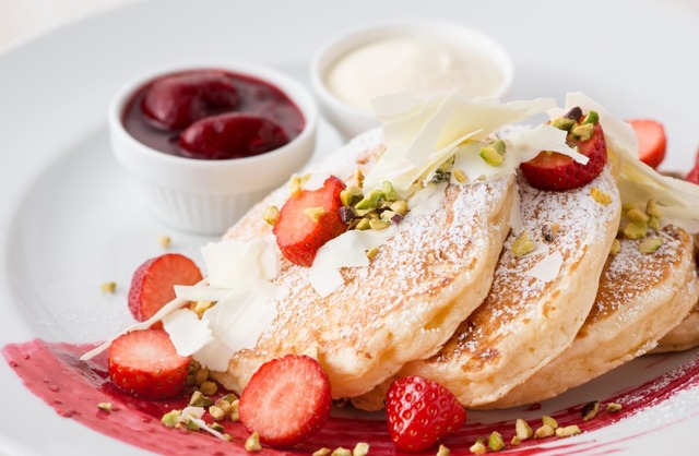 サラベス「ベリーホワイトチョコレートパンケーキ」