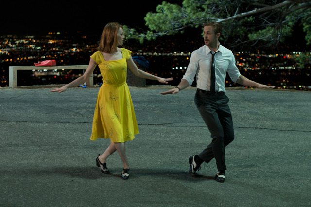 『ラ・ラ・ランド』（C）2017 Summit Entertainment, LLC. All Rights Reserved. Photo credit: EW0001: Sebastian (Ryan Gosling) and Mia (Emma Stone) in LA LA LAND. Photo courtesy of Lionsgate.