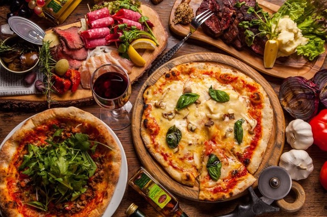 ワインコインピッツアとワインの店「WINEHALL GRAMOUR SHINJUKU（ワインホール グラマー 新宿）」