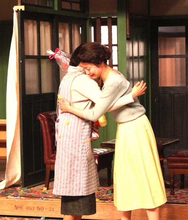 芳根京子＆菅野美穂／連続テレビ小説「べっぴんさん」クランクアップ