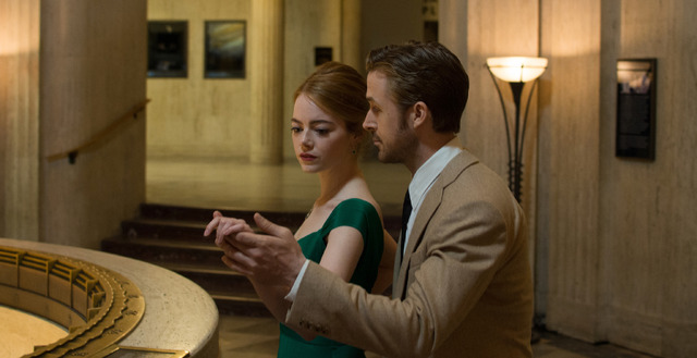 『ラ・ラ・ランド』（C）2017 Summit Entertainment, LLC. All Rights Reserved. Photo credit: EW0001: Sebastian (Ryan Gosling) and Mia (Emma Stone) in LA LA LAND. Photo courtesy of Lionsgate.