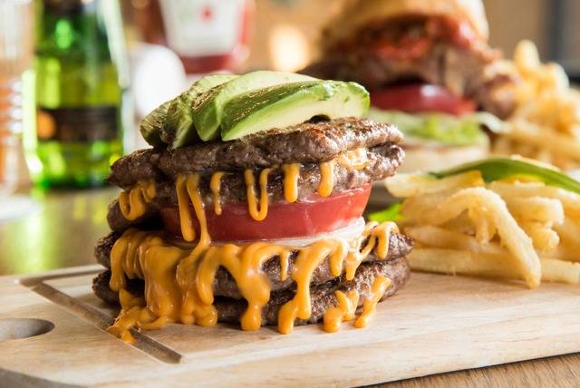 グロリアスチェーンカフェ「ワイルドミートバーガー」