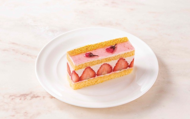 ヨックモック 青山店限定ケーキ「桜と苺のフレジェ」
