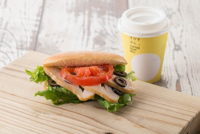 コッペパン専門店「えびすぱん」鶏ハム