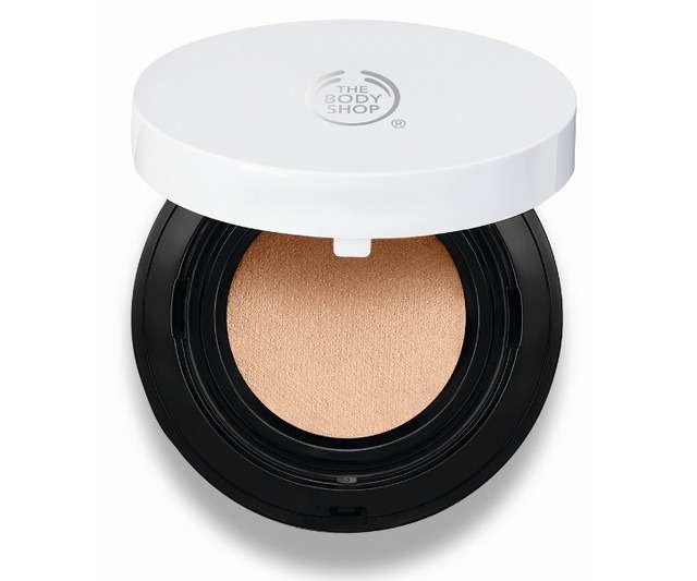 ザ・ボディショップ「フレッシュヌード クッションファンデーション SPF25 PA++」（全3色、3,780円）