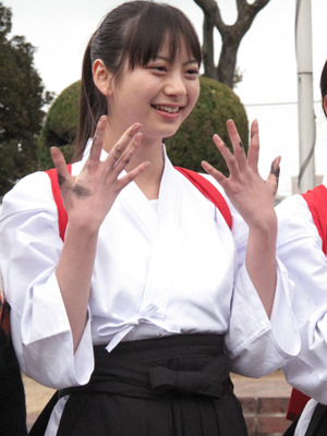 『書道ガールズ!!　−わたしたちの甲子園−』撮影現場にて　photo：Yoko Saito