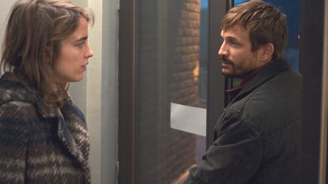 『午後８時の訪問者』 （C）LES FILMS DU FLEUVE - ARCHIPEL 35 - SAVAGE FILM - FRANCE 2 CINEMA - VOO et Be tv - RTBF (Television belge)