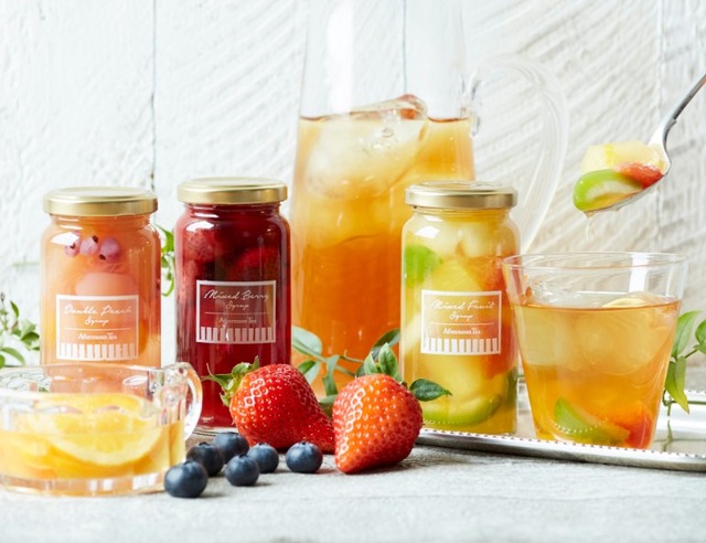 フルーツシロップ（オレンジシロップ、サマーフルーツミックスシロップ、ストロベリーミックスシロップ、ダブルピーチシロップ）（各864 円）