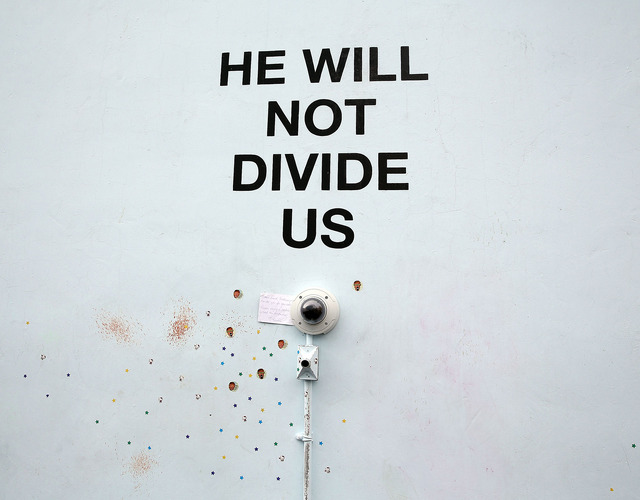 「ヒー・ウィル・ノット・ディバイド・アス」-(C)Getty Images