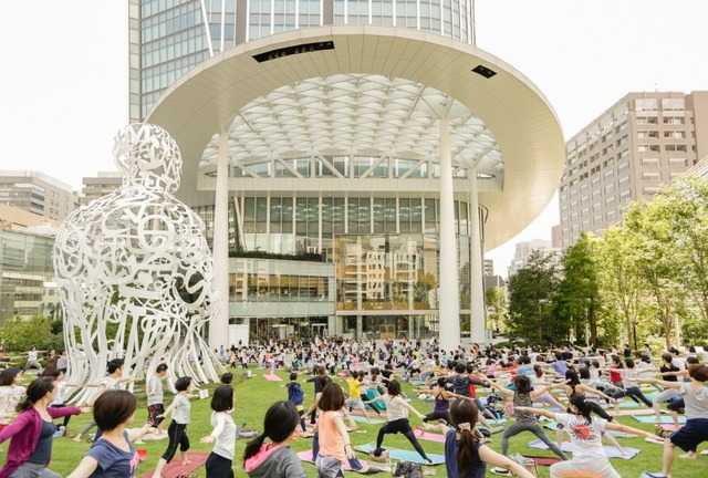 虎ノ門ヒルズ ヨガイベント「OUR PARKS SPRING “TORANOMON HILLS YOGA”」