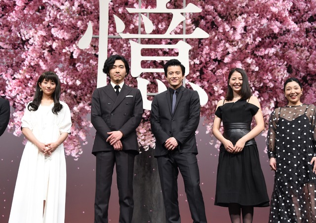 映画『追憶』の完成披露舞台挨拶