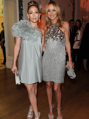 ジェニファー・ロペスとGucciのディレクター、フリーダ・ジャンニーニ　-(C) 2010 Venturelli/VF1