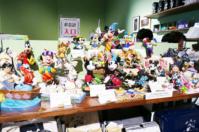 All Disney artwork (C) Disney Enterprises Inc.