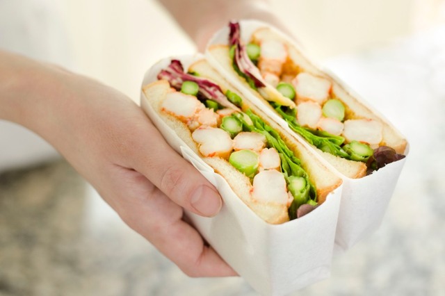 トーストサンドイッチバンブー「海老アボカド1977」1080円