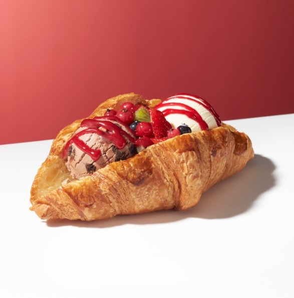 「メゾンカイザープレゼンツ ハーゲンダッツベーカリー」 クロワッサン with 