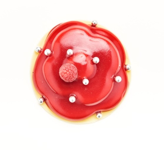 「ル・ジャルダン・ドゥ・ツイード」シャネルのモチーフであるカメリアを模した特別デザート