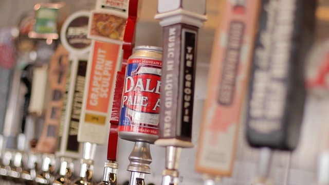 熱々シカゴピザが人気「デビルクラフト 五反田店」はビールが安くなるハッピーホッピーアワーが狙い目！