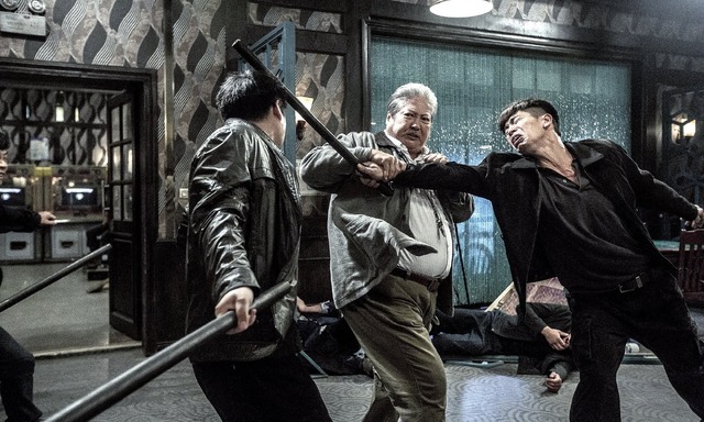 『おじいちゃんはデブゴン』（C）2016 Irresistible Alpha Limited, Edko Films Limited, Focus Films Limited, Good Friends Entertainment Sdn Bhd. All Rights Reserved.