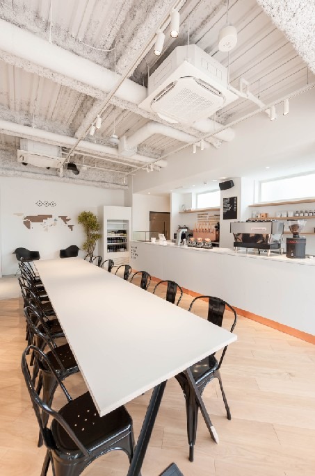 「ALPHA BETA COFFEE CLUB（アルファベータコーヒークラブ）」ショップ内観