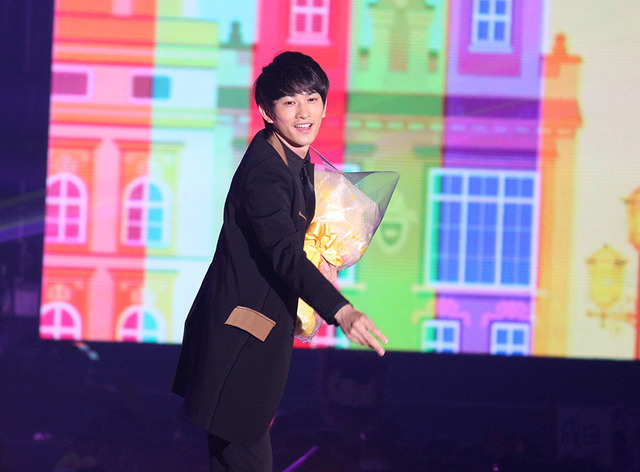 -(C)マイナビ GirlsAward 2017 SPRING／SUMMER