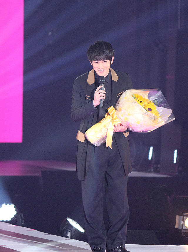 -(C)マイナビ GirlsAward 2017 SPRING／SUMMER