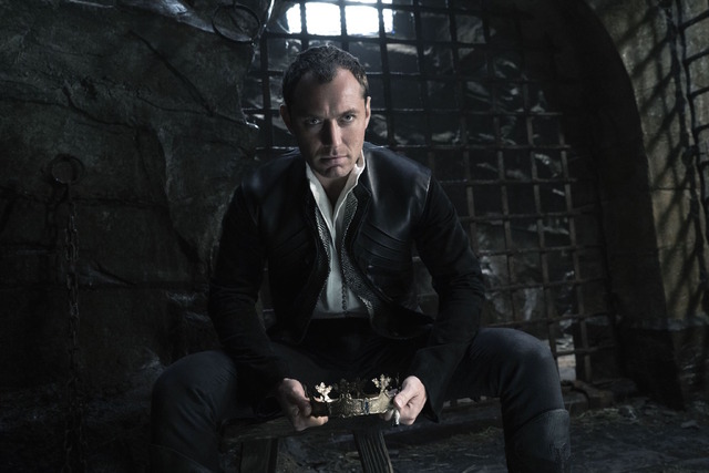 『キング・アーサー』　（C）2017 WARNER BROS. ENTERTAINMENT INC. ALL RIGHTS RESERVED.