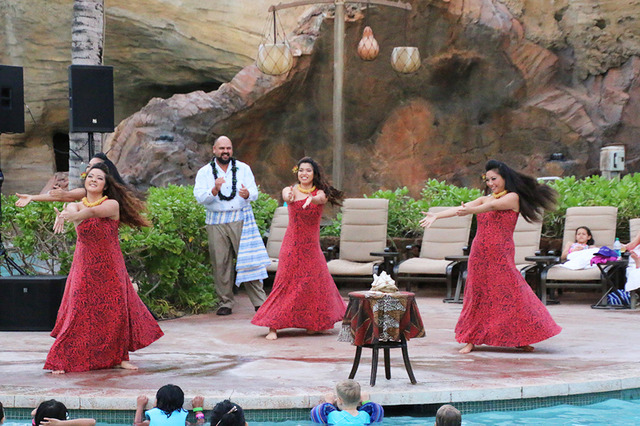 「カ・ヴァア：ルアウ・アット・アウラニ」レポ