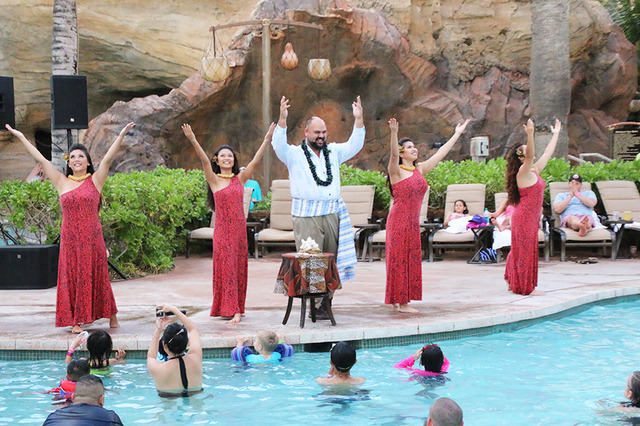 「カ・ヴァア：ルアウ・アット・アウラニ」レポ