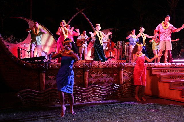 「カ・ヴァア：ルアウ・アット・アウラニ」レポ