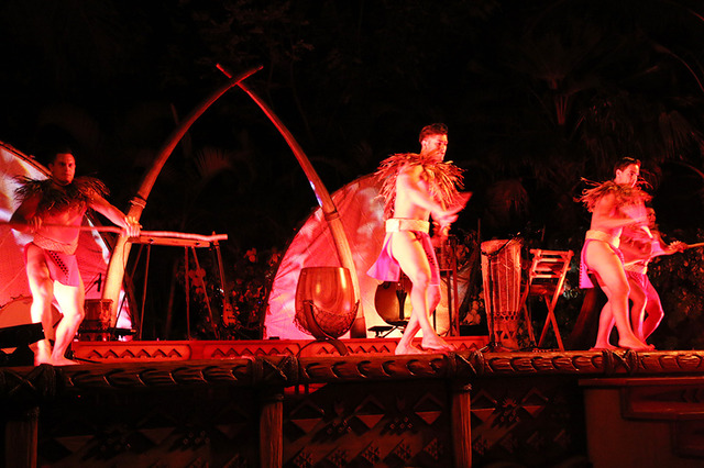 「カ・ヴァア：ルアウ・アット・アウラニ」レポ