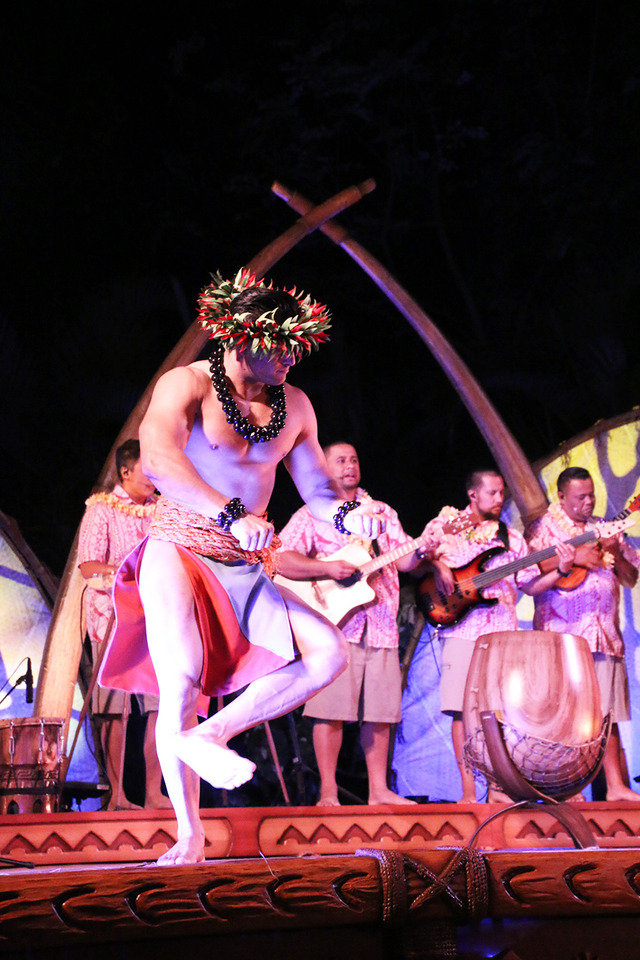 「カ・ヴァア：ルアウ・アット・アウラニ」レポ