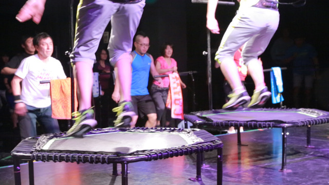 関西初上陸！ 新感覚のトランポリンエクササイズ「UNIVERSAL JUMPING」