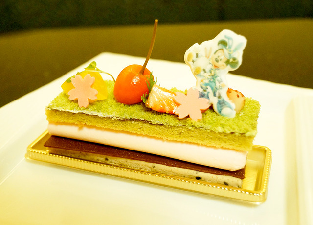 ケーキセット「ハイピリオン・ラウンジ」