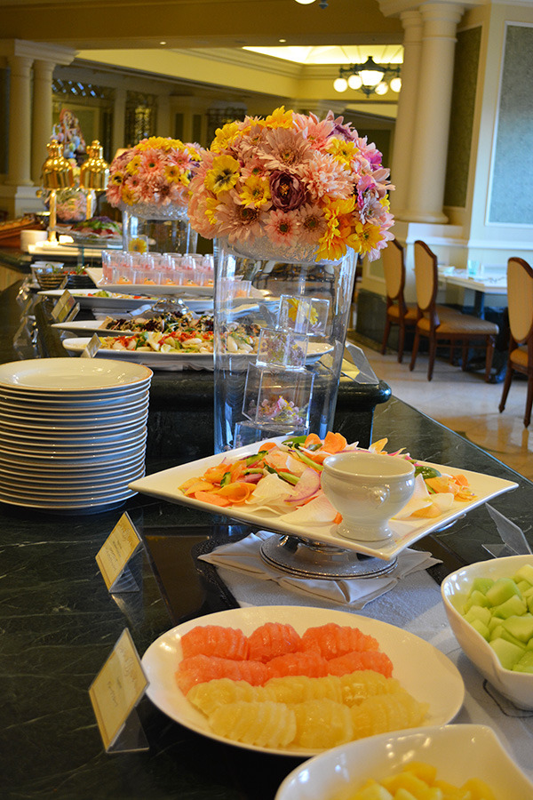 ディナーブッフェ「シャーウッドガーデン・レストラン」