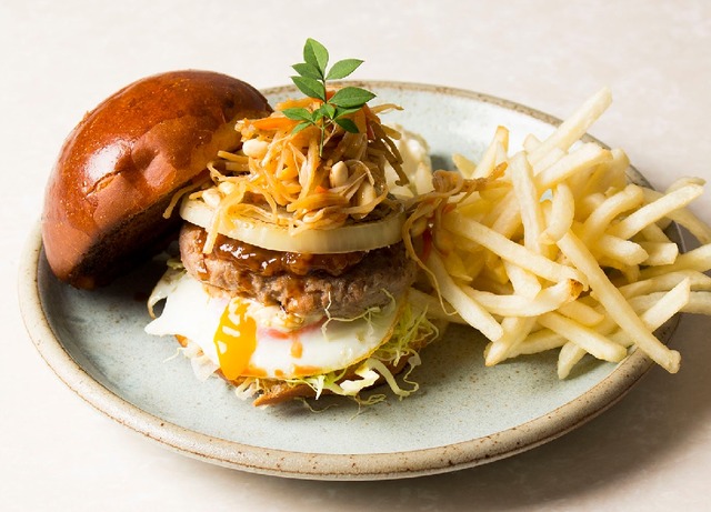 横浜 大さん橋 グルメバーガーカフェ「cafe & dining blue terminal（カフェ アンド ダイニング ブルー ターミナル」和 バーガー