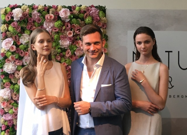 ジュエリーブランド「NATUR & NICOLAI BERGMANN（ナチュア & ニコライ バーグマン）」オープニング記者会見にて。中央：ニコライ バーグマン氏