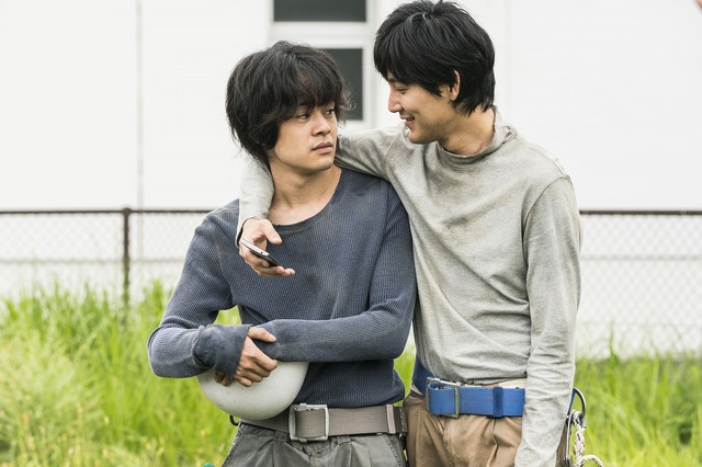 『映画 夜空はいつでも最高密度の青色だ』（C）2017「映画 夜空はいつでも最高密度の青色だ」製作委員会